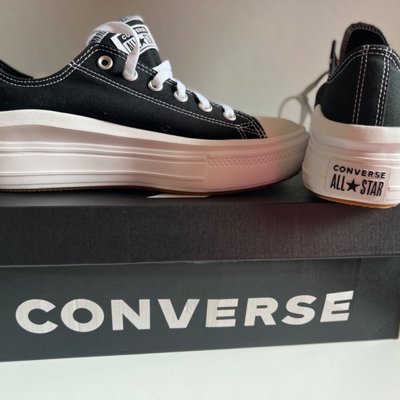 Converse womens 10.5  nwt - Picture 2 of 3
